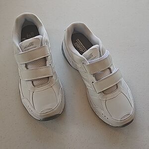 NEW Avia White Velcor Tennis Shoes, Size 9.5
